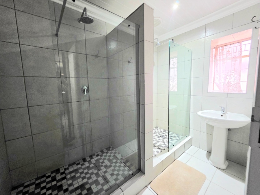 11 Bedroom Property for Sale in Brandwag Free State